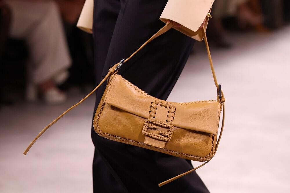 Le sac Fendi baguette par Maria Grazia Chiuri pour le défilé Fendi automne-hiver 2026-2027.