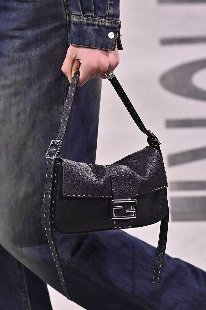 Le sac Fendi baguette par Maria Grazia Chiuri pour le défilé Fendi automne-hiver 2026-2027.
