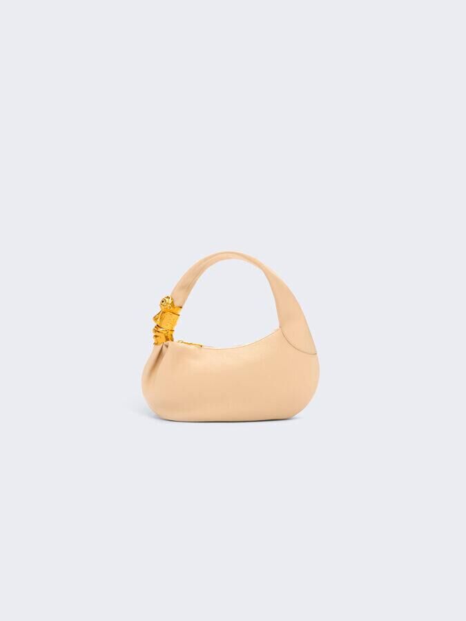 sac baguette soufflé de schiaparelli en cuir grainé blanc avec bijoux dorés