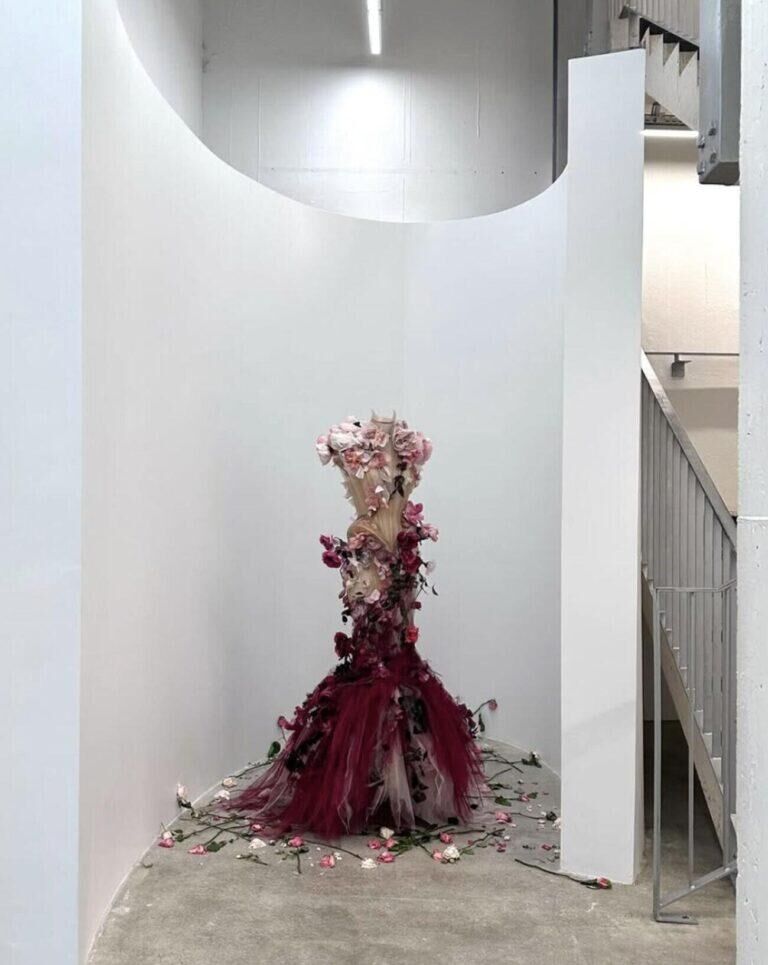 Installation Matières Fécales chez Dover Street Market Paris.