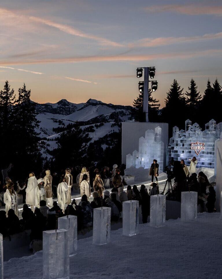 défilé guess automne-hiver 2026-2027 à gstaad