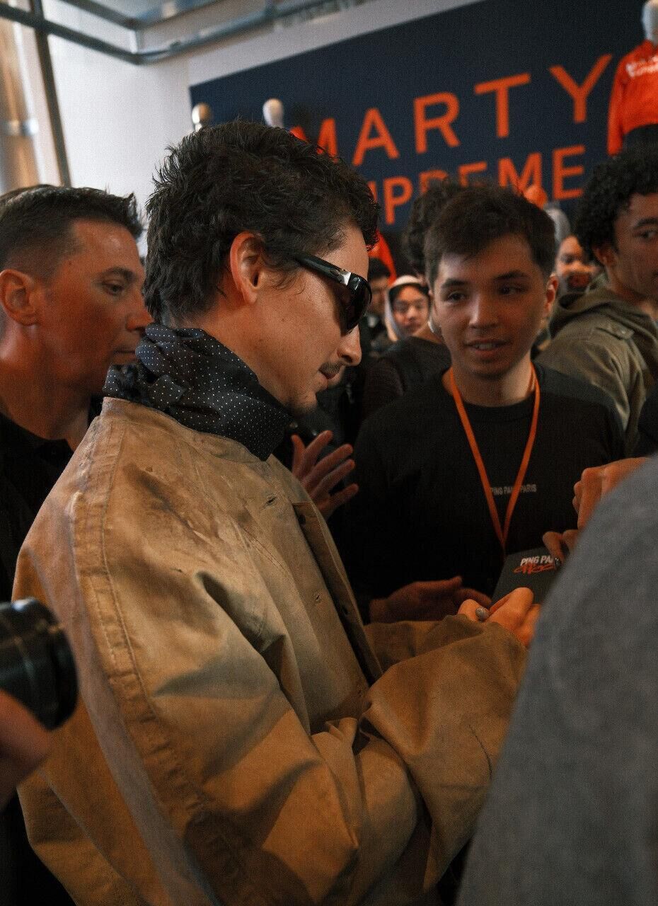 Timothée Chalamet au pop up Marty Supreme, en février 2026, à Paris. © Metropolitan Films x NAHMIAS.