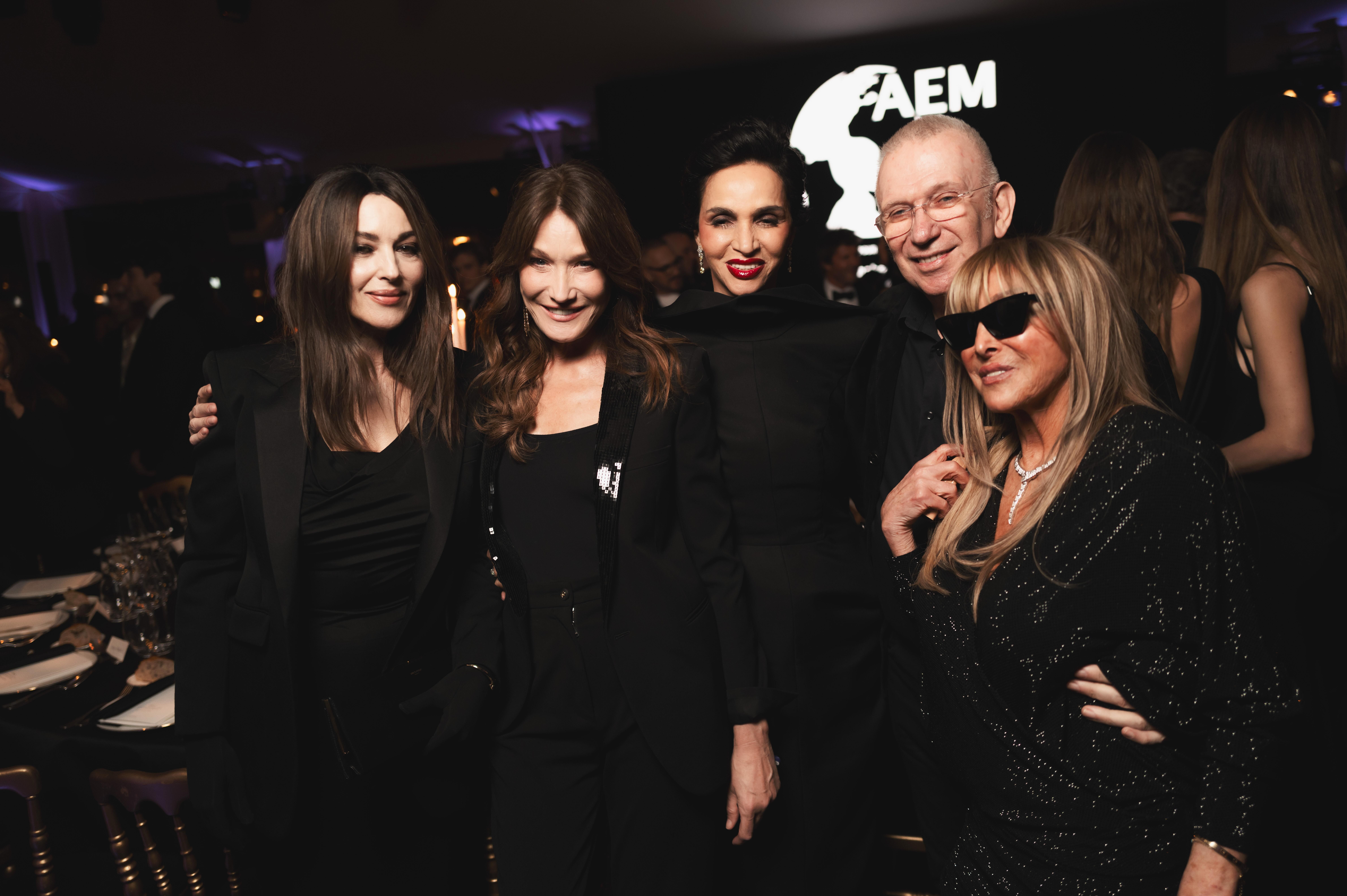 Monica Bellucci, Carla Bruni, Farida Khelfa, Jean-Paul Gaultier et Babeth Djian au dîner de l'association AEM pour les Enfants du Rwanda 2026