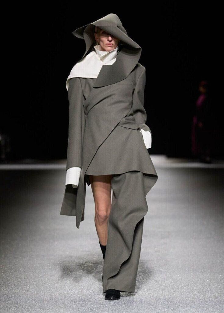 Le défilé Issey Miyake automne-hiver 2026-2027.