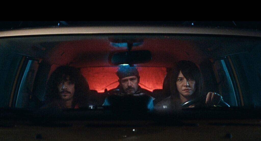 Asia Argento, Melvil Poupaud et Nahuel Perez Biscayart dans le film Plus forts que le diable (2026).