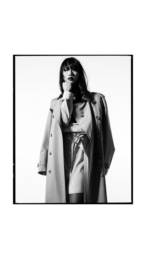 Sora Choi pour la campagne burberry trench