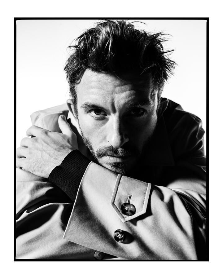 Jonathan Bailey pour la campagne burberry trench