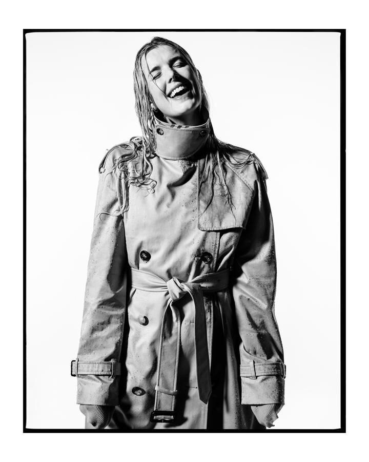 Agyness Deyn pour campagne burberry trench