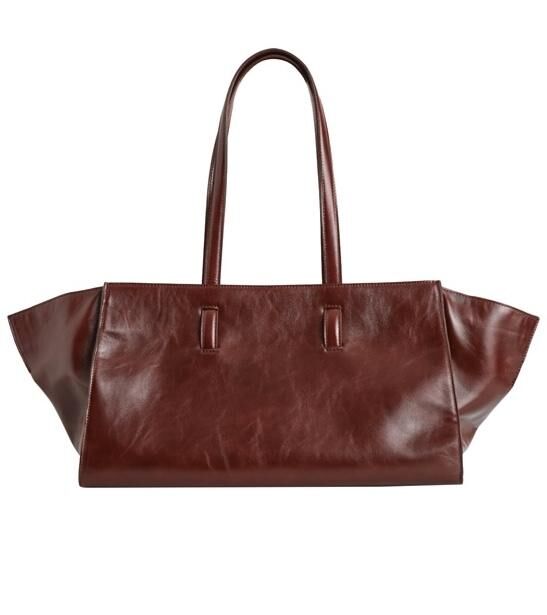 Sac cabas Monument, COS.
En cuir de vache acajou, 249 €.