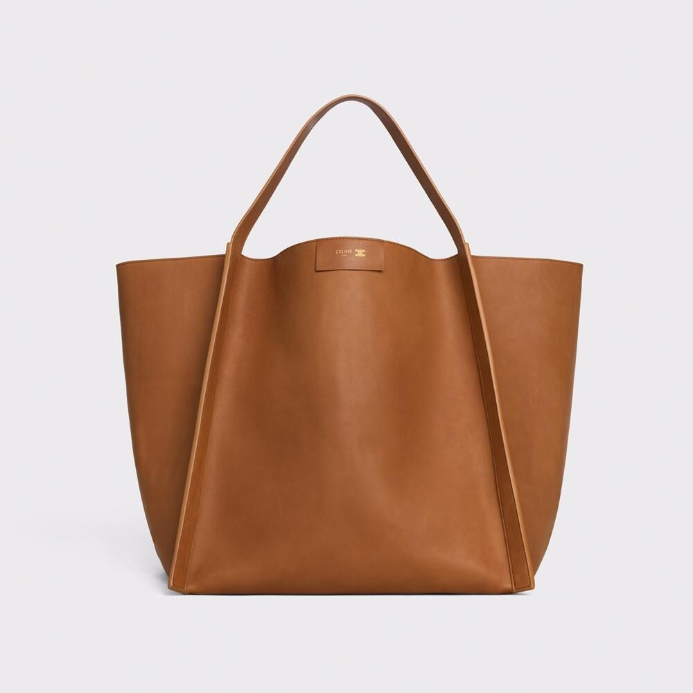 Sac cabas Cube, Celine.En veau souple cognac, 3 500 €.