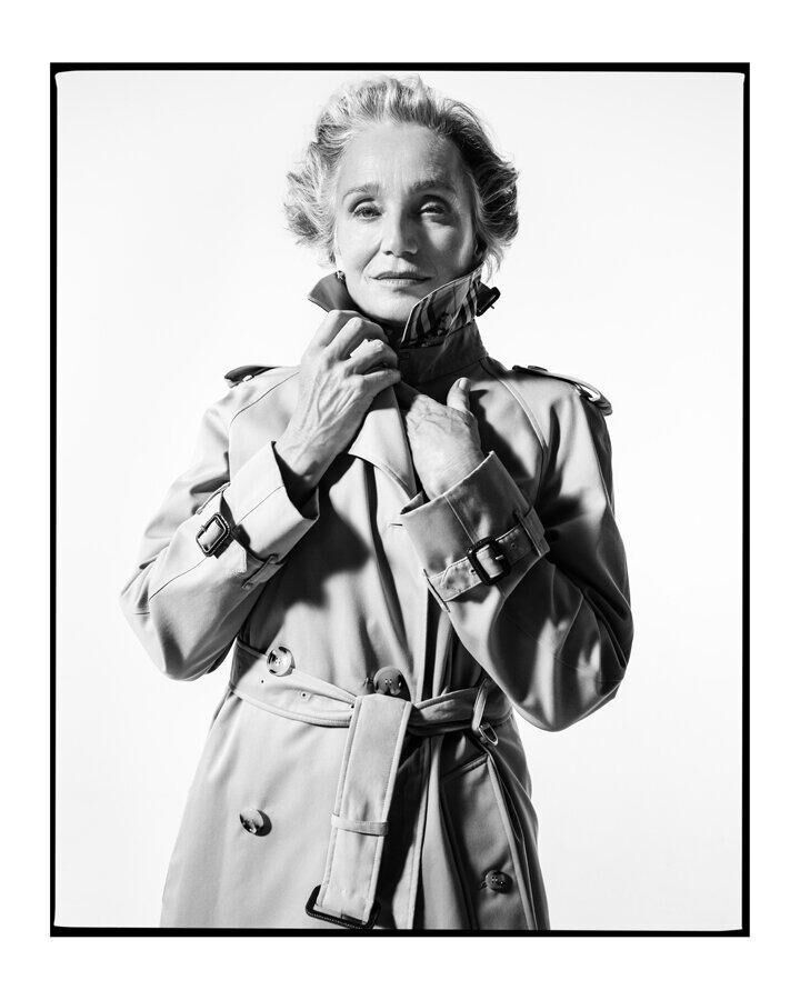 kristin scott thomas pour burberry campagne the trench, portraits of an icon 