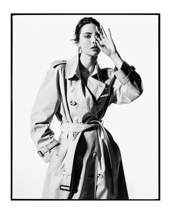 kendall jenner pour burberry campagne the trench, portraits of an icon 