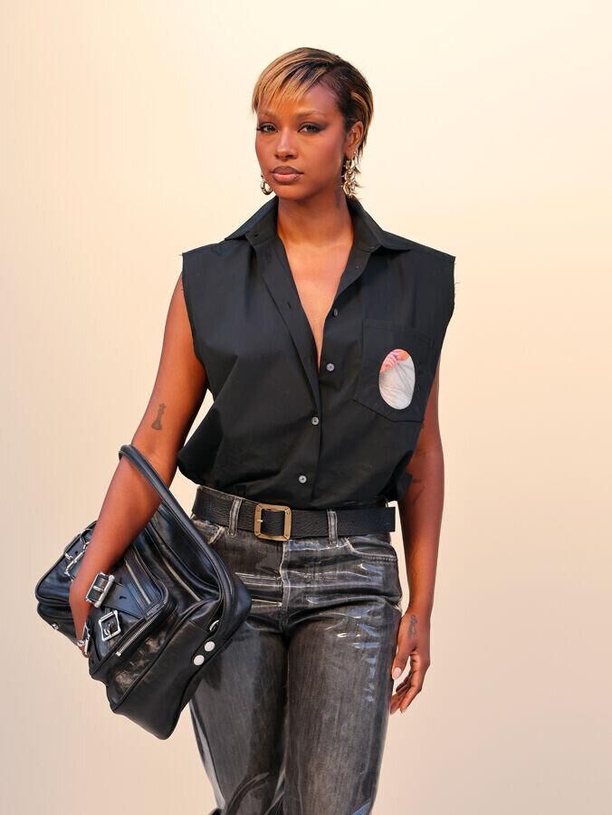 Justine Skye au defile acne studios automne-hiver 2026-2027 à la fashion week de paris