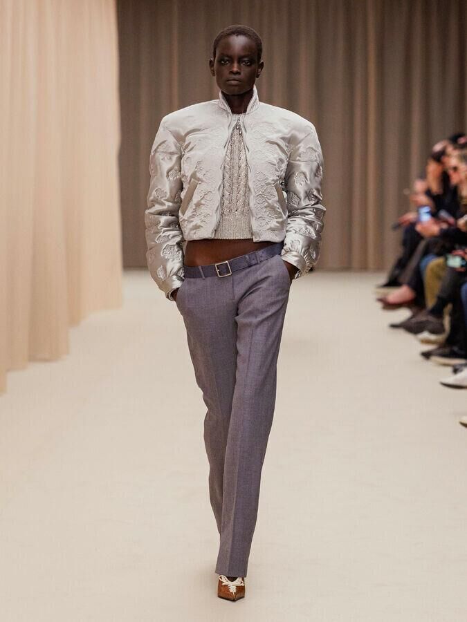 defile mcqueen automne-hiver 2026-2027 à la fashion week de paris