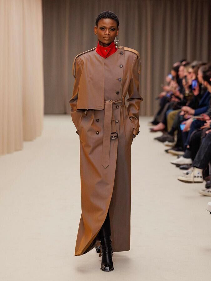 defile mcqueen automne-hiver 2026-2027 à la fashion week de paris