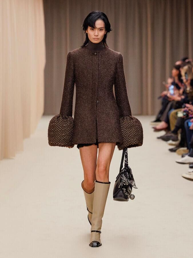 defile mcqueen automne-hiver 2026-2027 à la fashion week de paris