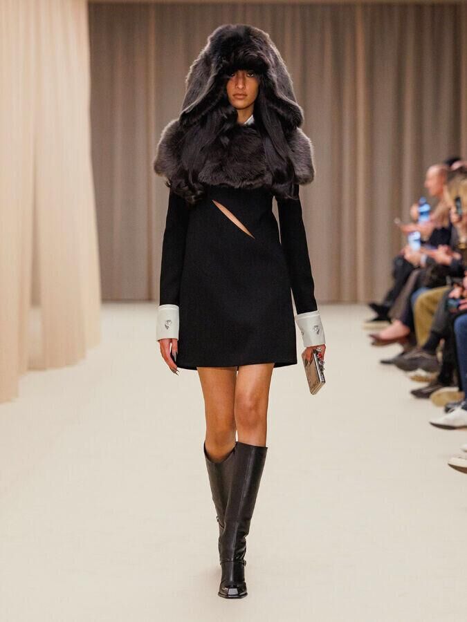 defile mcqueen automne-hiver 2026-2027 à la fashion week de paris
