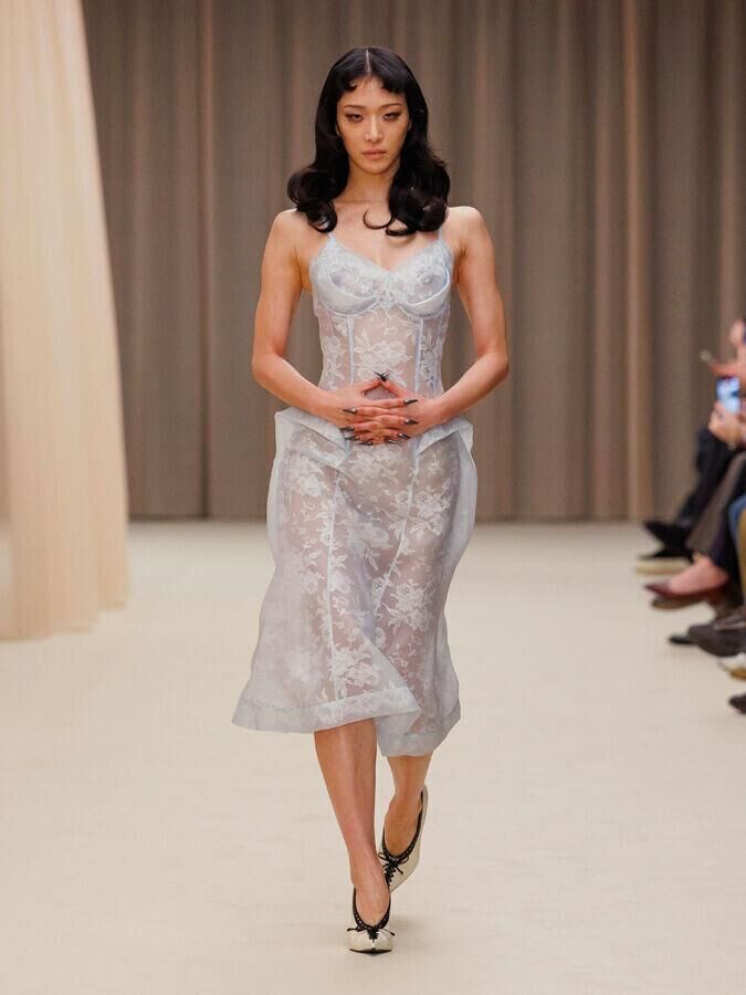 defile mcqueen automne-hiver 2026-2027 à la fashion week de paris