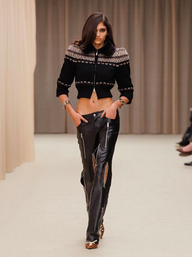defile mcqueen automne-hiver 2026-2027 à la fashion week de paris