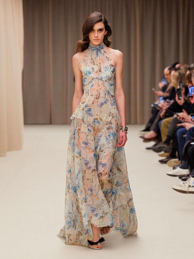 defile mcqueen automne-hiver 2026-2027 à la fashion week de paris