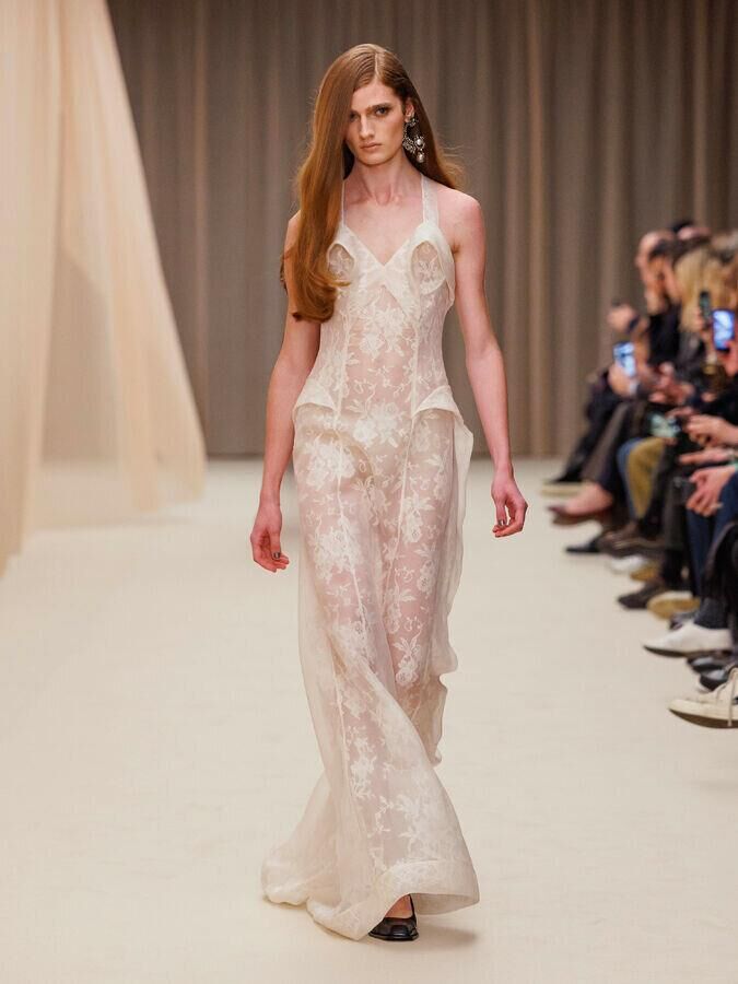 defile mcqueen automne-hiver 2026-2027 à la fashion week de paris