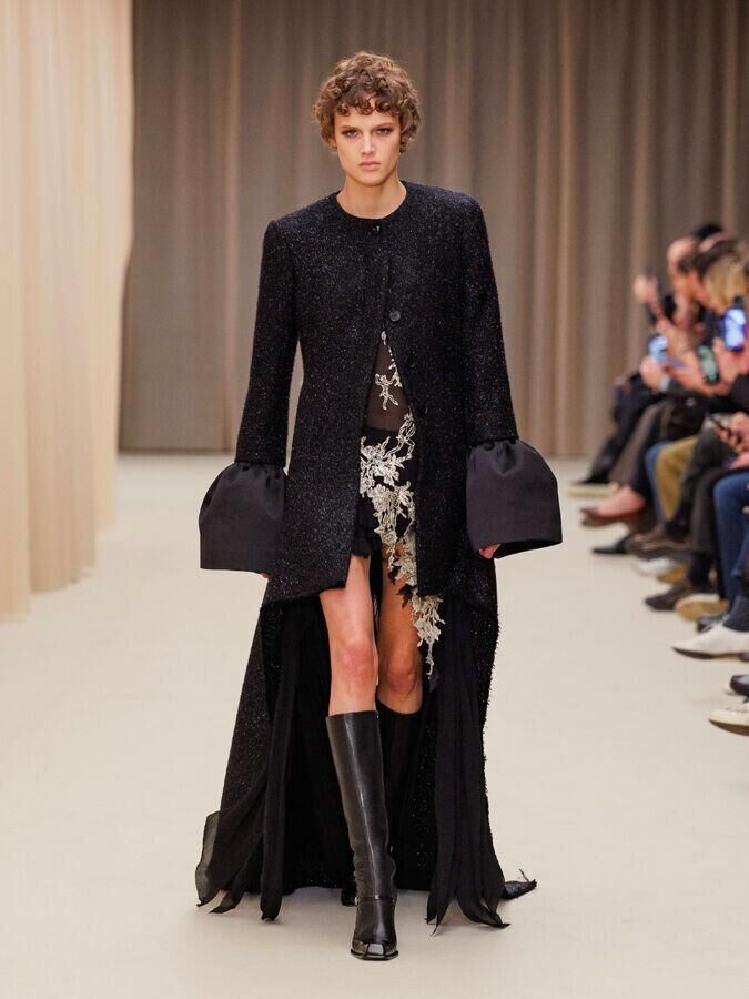 defile mcqueen automne-hiver 2026-2027 à la fashion week de paris