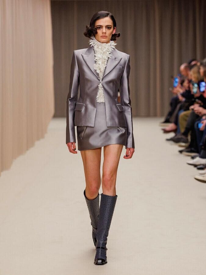 defile mcqueen automne-hiver 2026-2027 à la fashion week de paris