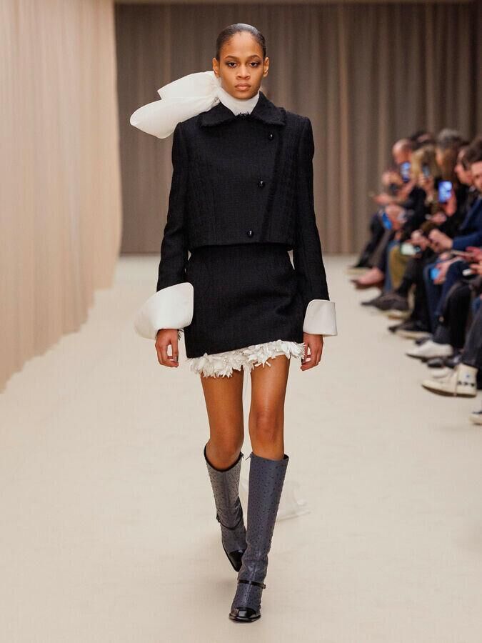 defile mcqueen automne-hiver 2026-2027 à la fashion week de paris