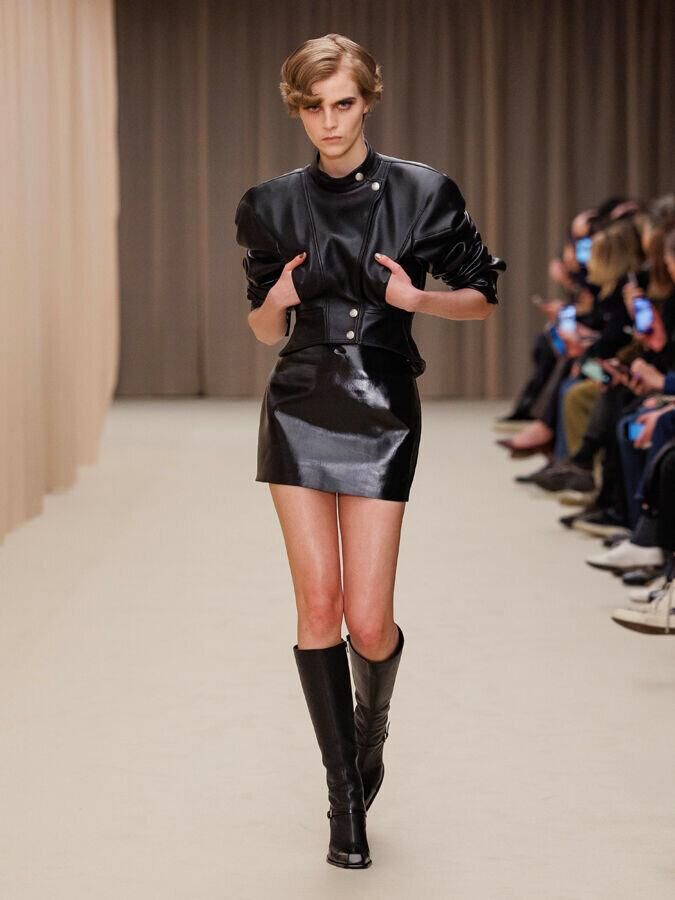 defile mcqueen automne-hiver 2026-2027 à la fashion week de paris