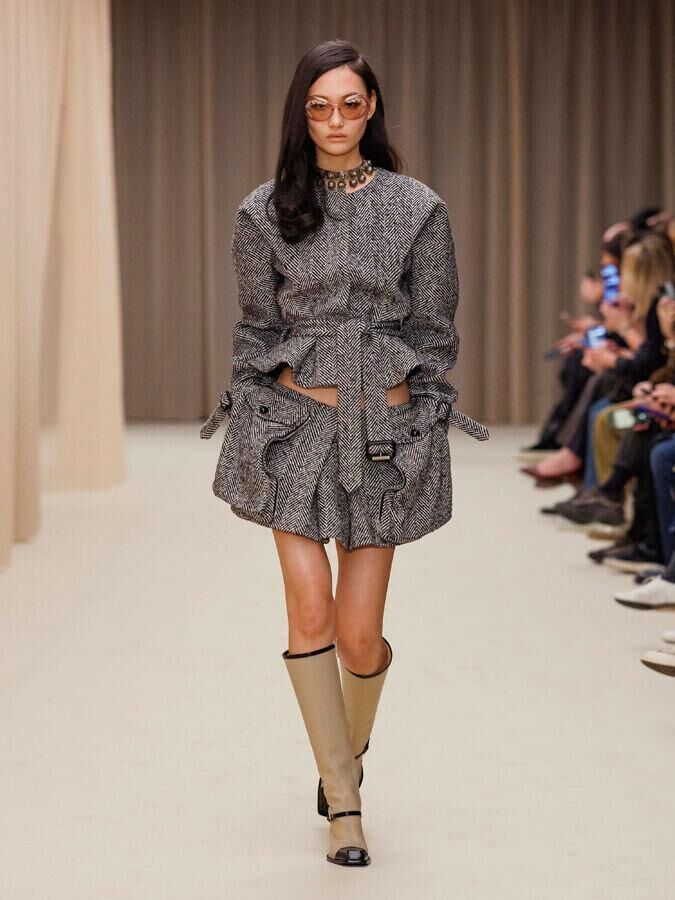 defile mcqueen automne-hiver 2026-2027 à la fashion week de paris