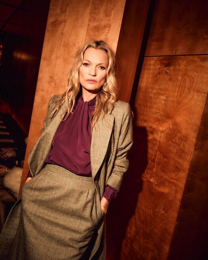 kate moss au defile saint laurent automne-hiver 2026-2027 à la fashion week de paris