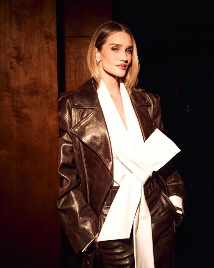 rosie Huntington-Whiteley au defile saint laurent automne-hiver 2026-2027 à la fashion week de paris