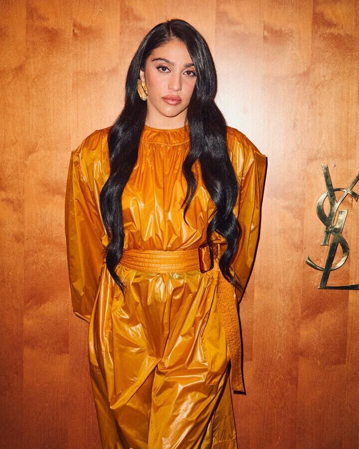 lourdes leon au defile saint laurent automne-hiver 2026-2027 à la fashion week de paris