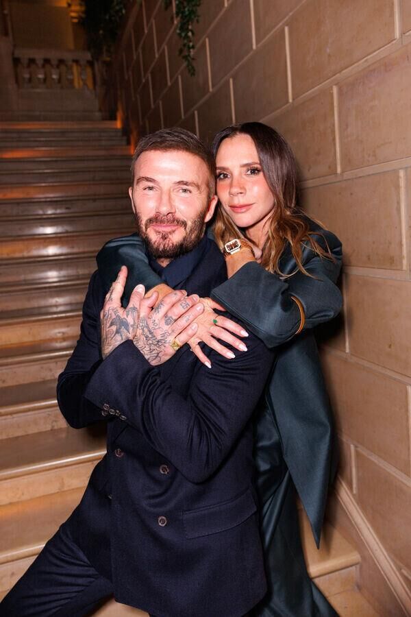 david et victoria beckham au defile victoria beckham automne-hiver 2026-2027 à la fashion week de paris