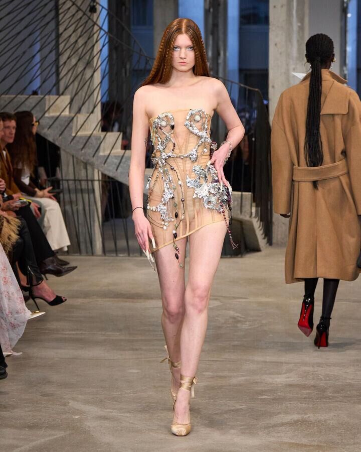 le défilé weinsanto automne-hiver 2026-2027 à la fashion week de paris