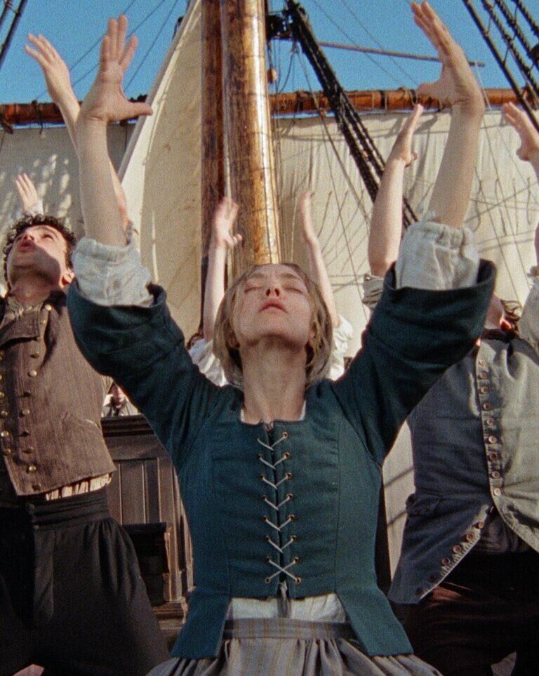 Photo d'Amanda Seyfried en gourou dans le film Le Testament d'Ann Lee (2026) de Mona Fastvold.