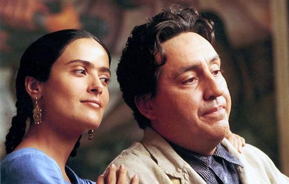 Alfred Molina et Salma Hayek dans Frida (2002).