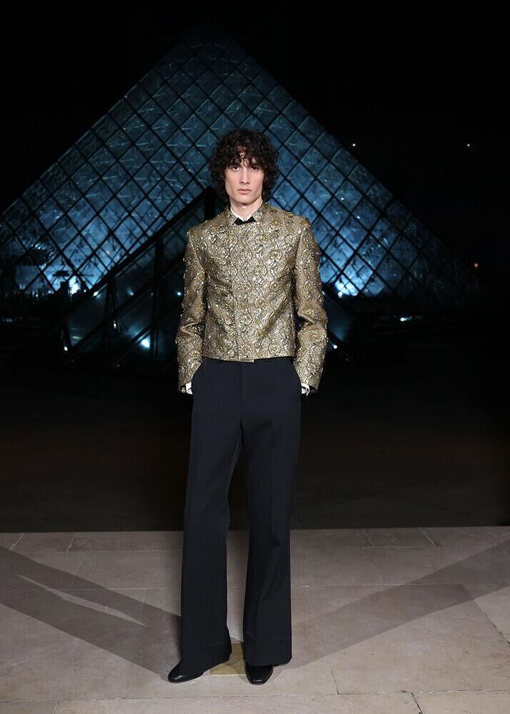 Sombr en Valentino.
