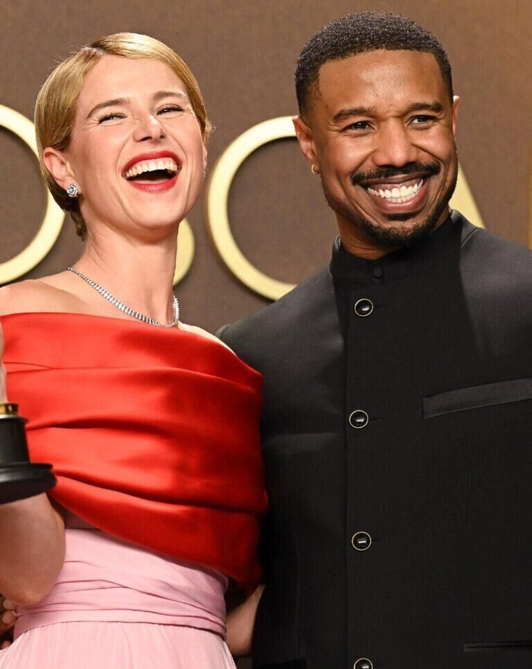 Jessie Buckley et Michael B. Jordan aux Oscars 2026.