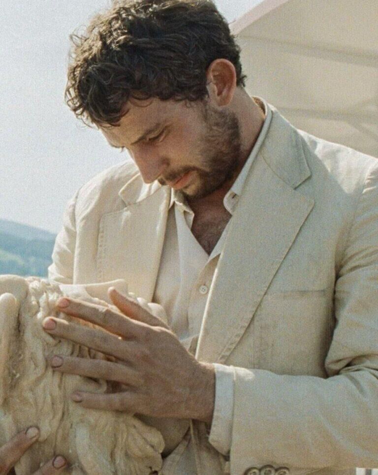 Josh O'Connor dans le film La Chimère.