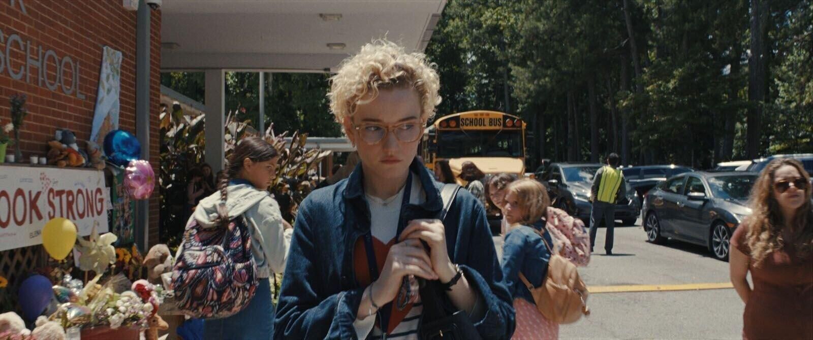 Julia Garner dans le film Évanouis (2025). © Warner Bros. Pictures.
