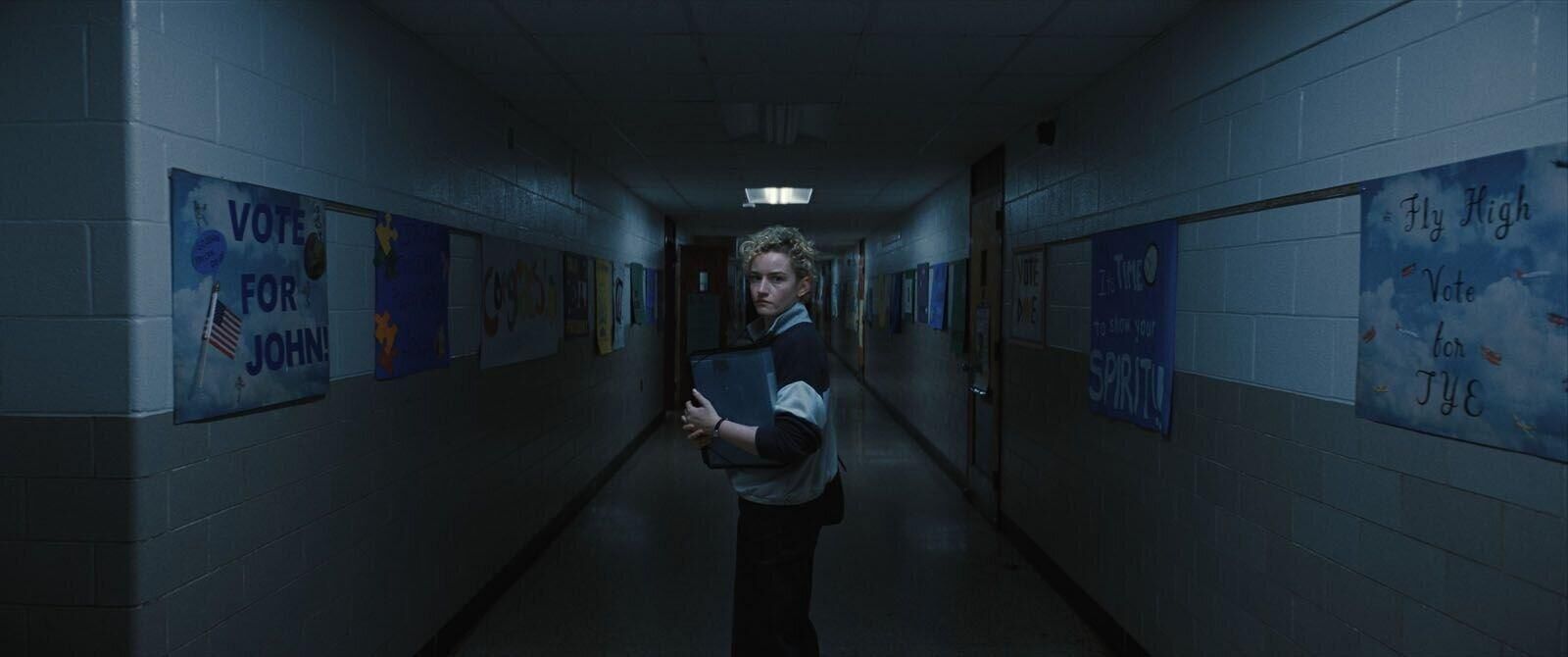 Julia Garner dans le film Évanouis (2025). © Warner Bros. Pictures.