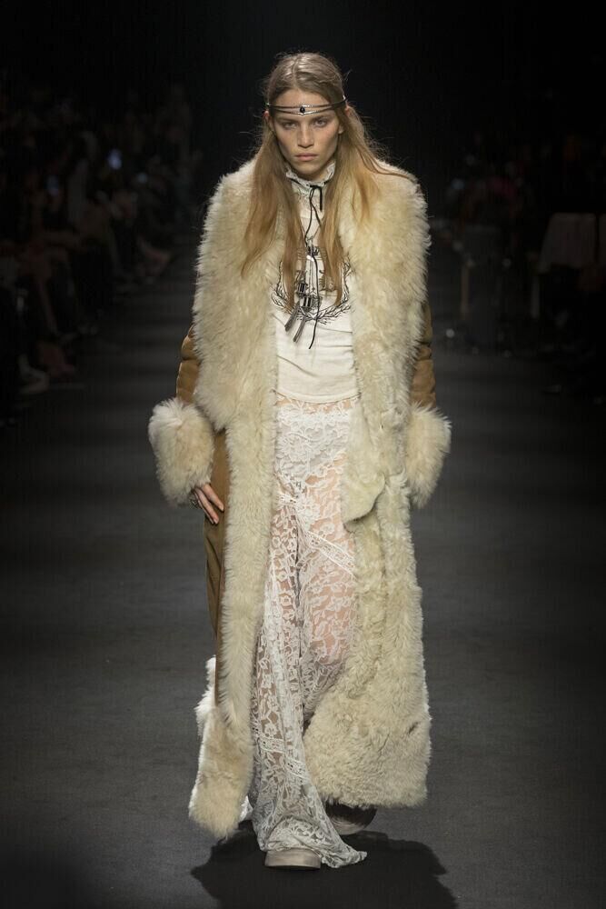 Le défilé Ann Demeulemeester automne-hiver 2026-2027 à la Fashion Week de Paris