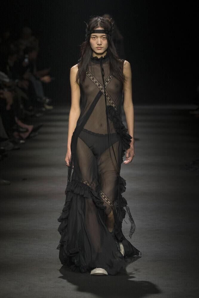 Le défilé Ann Demeulemeester automne-hiver 2026-2027 à la Fashion Week de Paris