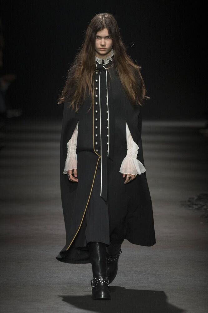Le défilé Ann Demeulemeester automne-hiver 2026-2027 à la Fashion Week de Paris