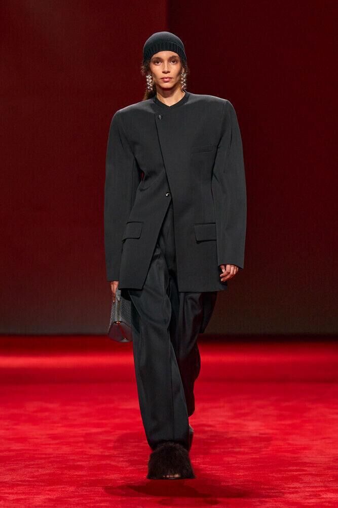 Le défilé Bottega Veneta automne-hiver 2026-2027 à la Fashion Week de Milan
