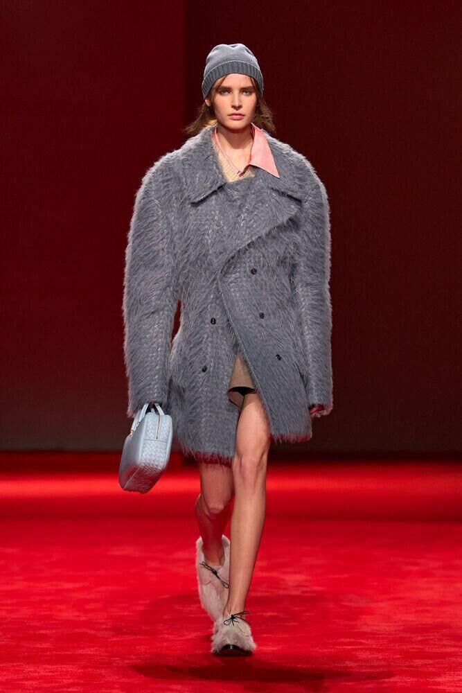 Le défilé Bottega Veneta automne-hiver 2026-2027 à la Fashion Week de Milan