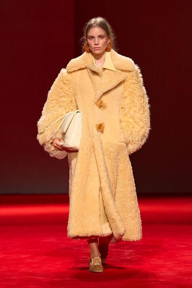 Le défilé Bottega Veneta automne-hiver 2026-2027 à la Fashion Week de Milan