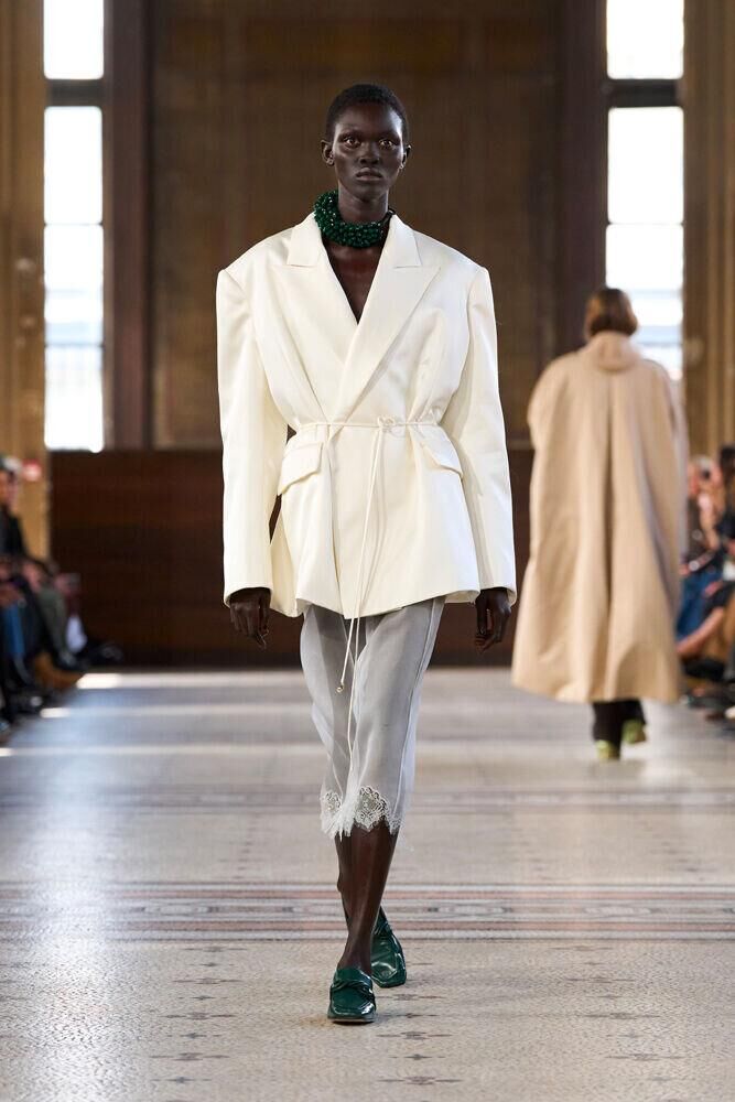 Le défilé Carven automne-hiver 2026-2027 à la Fashion Week de Paris