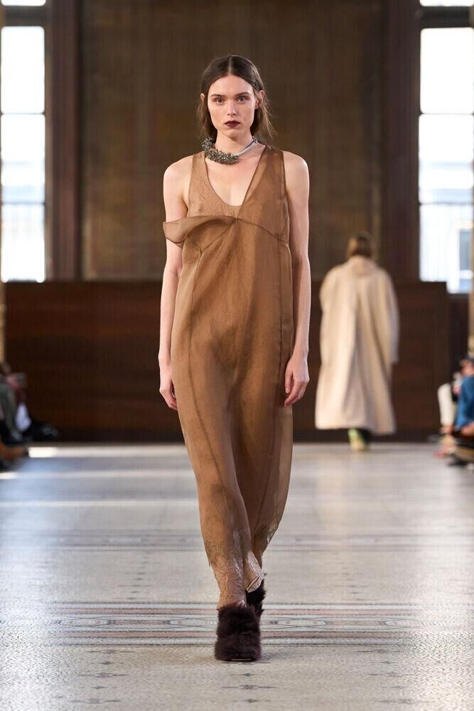Le défilé Carven automne-hiver 2026-2027 à la Fashion Week de Paris